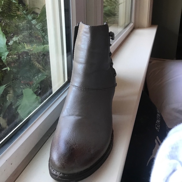 Rustic grey/brown/metallic booties! - Picture 6 of 8